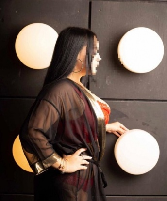 👸🏻✨ Я креативная и опытная индивидуалка, готовая погрузить тебя в мир наслаждений и удовольствия. 💋💦
Моя красота заставляет сердца застыть, а мои нежные прикосновения вводят в экстаз. Мне нравится удовлетворять своих партнеров и превращать их фантазии в реальность. 😘💕
У меня есть все необходимое для нашего сладкого свидания - уютное гнездышко в самом сердце Москвы и много интересных игрушек, которыми мы можем вместе поиграть. 🏙️🎉
Мои услуги уникальны и разнообразны: классический секс, оральный секс, анальный секс, ролевые игры - у каждого свой вкус! Откройся мне полностью, и я сделаю тебя самым счастливым мужчиной в Москве. 💦💥
Уверена, что мои предыдущие клиенты не отпустят тебя без самых лестных отзывов о нашей встрече. Не веришь? Проверь сам! 😉🌟
Мои фото реальны, я красивая и стройная блондинка с идеальными формами. Окунись со мной в океан наслаждения и забудь обо всем, пока мы предаемся страсти в Москве. 🌊❤️
Позвони мне прямо сейчас, я жду тебя! 💖📞 10549, 24 года