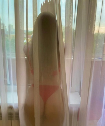 Я умею расслабить и порадовать тебя нежными ласками и горячими играми. Встречусь с тобой в апартаментах или приеду к тебе. Мои услуги включают классический секс, оральные ласки и многое другое. Все фото мои, без обмана. У меня много положительных отзывов от довольных клиентов, которые готовы рекомендовать меня. Позвони мне и прикоснись к наслаждению. 2390, 23 года